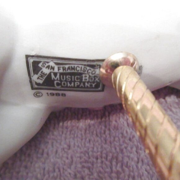1989 VTG The San Francisco MUSIC BOX Carousel HORSE Goes Up & Down VIDEO Moves - Picture 13 of 13